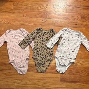 3 long sleeve onesies for baby